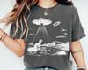 Koszulkę UFO Kot Comfort Colors®, Koszulkę T-shirt Retro Vintage Western, Zabawną Koszulkę z Kotem, Oversize'ową Koszulkę z Graficznym Nadrukiem Obcego, Modną Damską Koszulkę T-shirt UFO Kot
