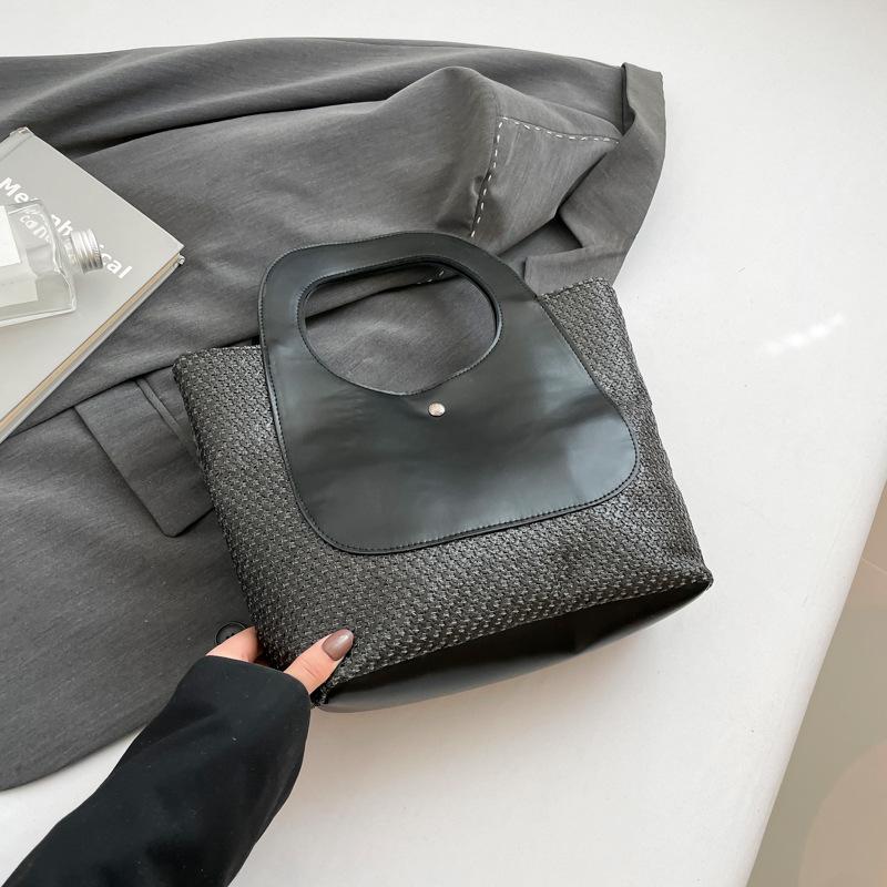 

2025 летняя ретро-сумка из соломы контрастного цвета с плетением, большая вместительная сумка ручной работы, простая и модная сумка через плечо чёрный