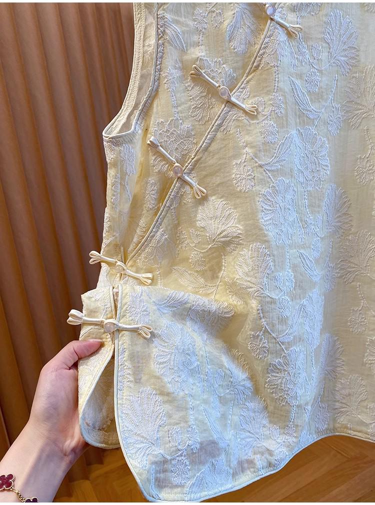 2025 Summer High-End Sleeveless Qipao Top with Embroidery and Frog Buttons