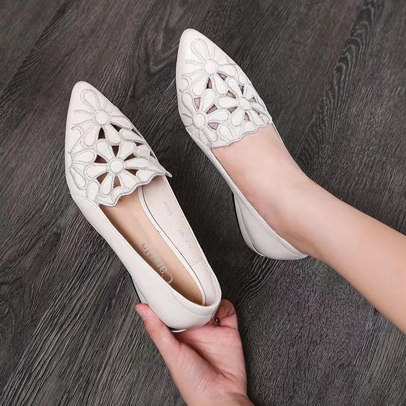 Mom shoes spring and summer real soft leather single shoes women's middle heel soft leather soft sole hollowed out new spring and autumn 