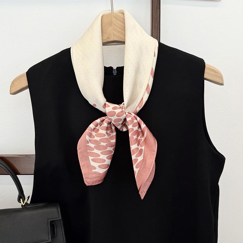 70 square scarves, new silk scarves, fashionable and versatile bags, tied hair scarves, headbands, neck protectors, scarves, shawls.