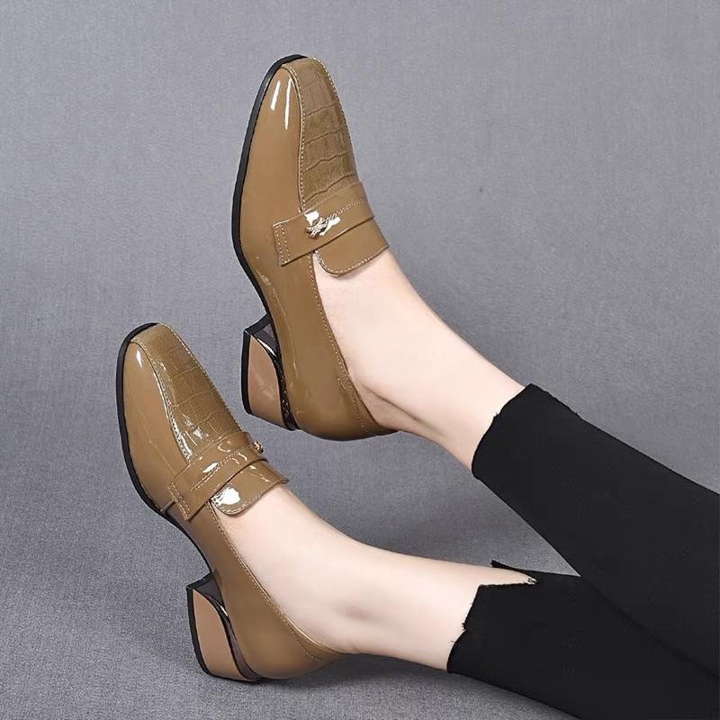 

Британские лакированные женские туфли из натуральной кожи весна-осень 2024 года, новые квадратные мокасины с одной педалью, толстый каблук, средний каблук, модная женская обувь 40