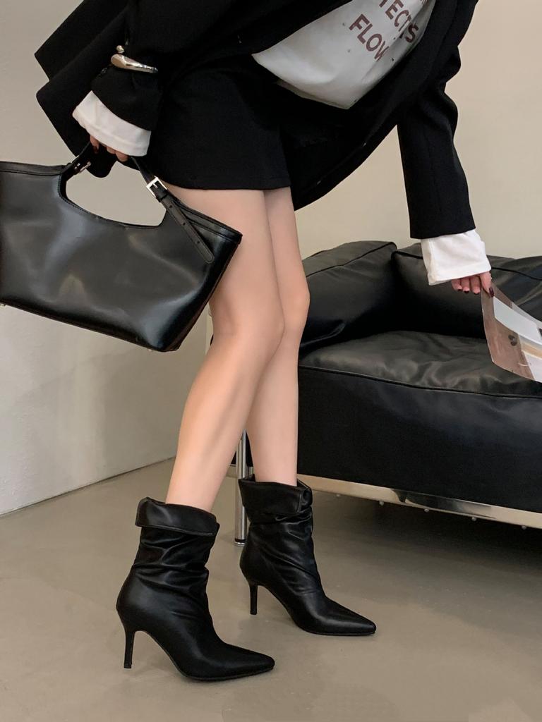 2025 Herbst und Winter neue Mode vielseitige Retro Stiefeletten koreanische Version Stiletto Schaft Stiefeletten plissierte Martin Stiefel