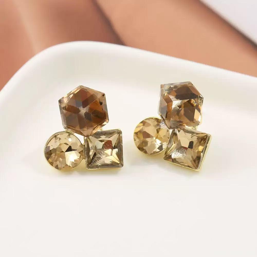 Gradient Color Irregular Cube Stud Earrings: European & American Fashion Trend for Women