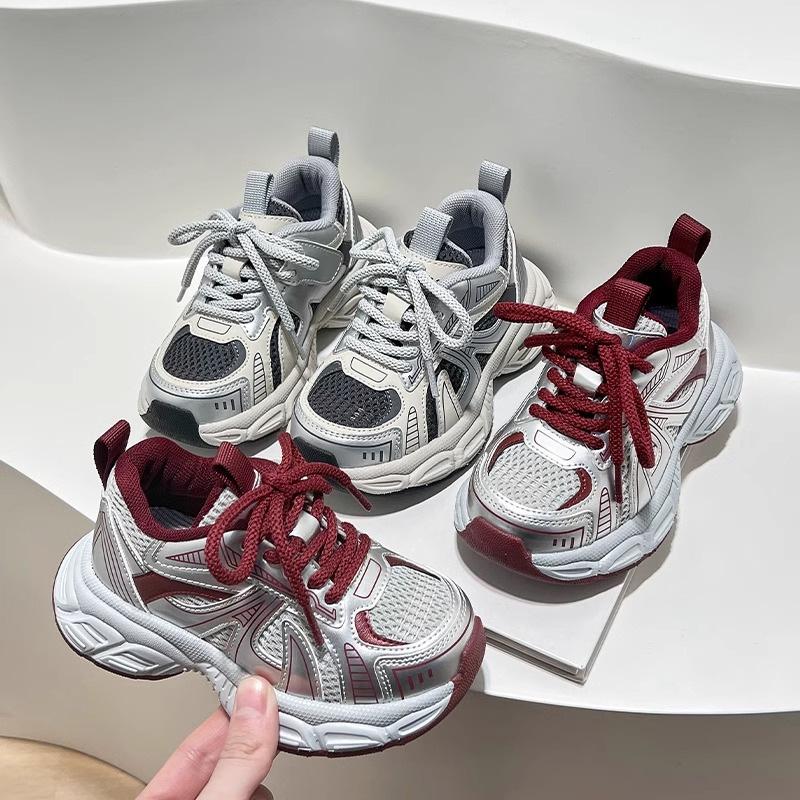 Children's dad shoes 2025 spring and autumn new Korean version of boys casual sports shoes medium and large girls soft-soled running shoes