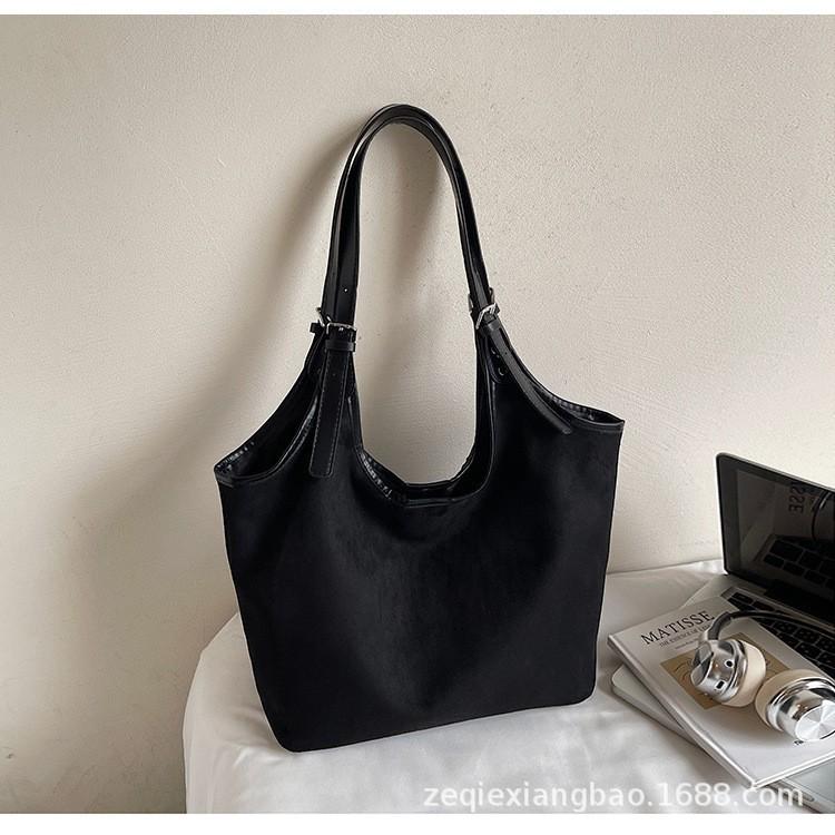 2025 New Korean Large-capacity Lamb Retro Fashion Solid Color Simple Handbag Crossbody Shoulder Bag