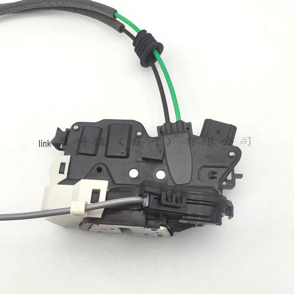 Der Türschloss-Aktuator 814202P000 passt zum Zentralverriegelungssystem des Kia Sorento 81420-2P000.