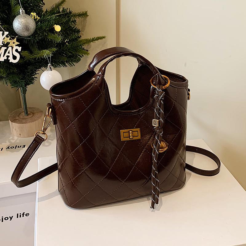 Popular Hot-selling Niche High-end Diamond Embroidery Thread Portable Bucket Bag Commuter Versatile Oil Wax Leather Messenger Women's Bag