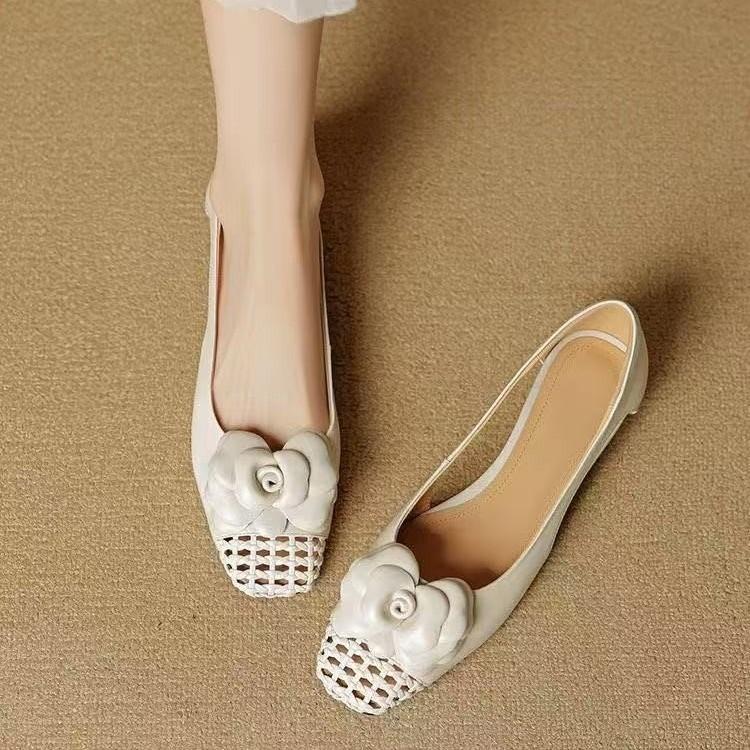 Retro leather square head hollow flower one pedal bag head sandals women's 2025 new summer single shoes flat sandals