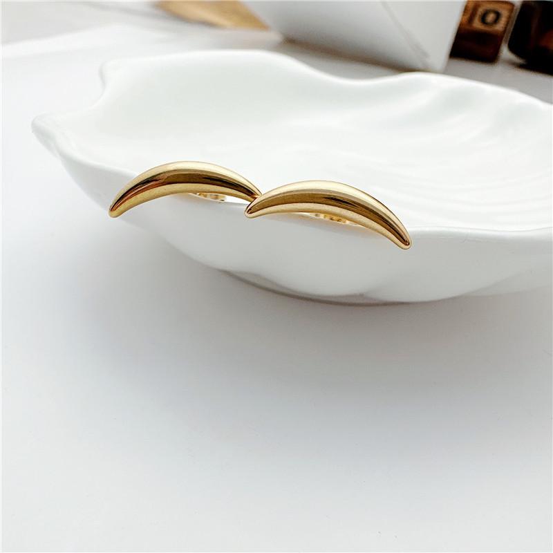 Exquisite Golden Crescent Moon Stud Earrings for Women - Niche Design with Stainless Steel Ear Pins