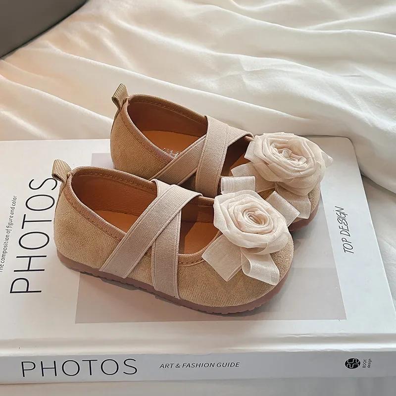 

Туфли принцессы для девочек со сладкими цветами 2024 Новые детские туфли на плоской подошве Мягкая подошва Мокасины для девочек Модные Универсальные Танцевальные туфли Милые 26 абрикосовый