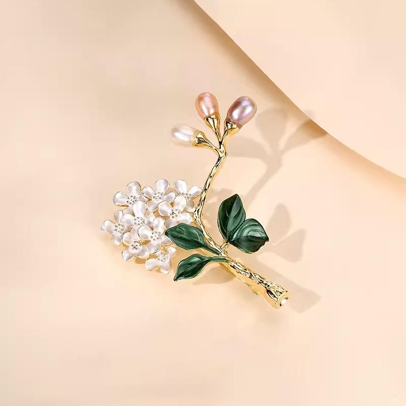 Floral Brooch, High-end Women's Exquisite Hydrangea Pearl Brooch, Niche Design Sense Brooch