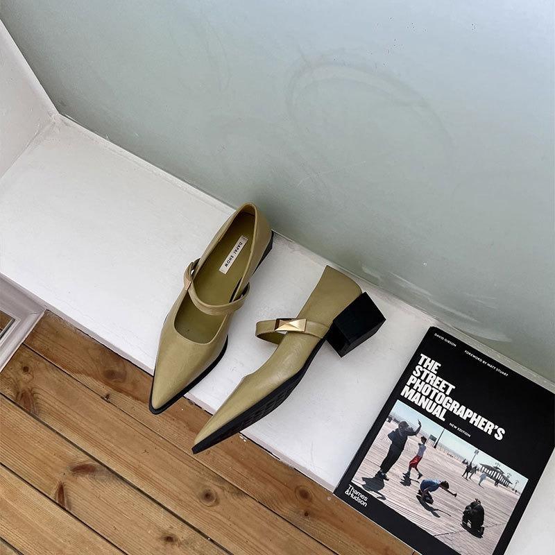 Low-heeled Commuter Shoes Women's New Models Are Not Tired, Pointed Metal Word with Mary Jane Shoes