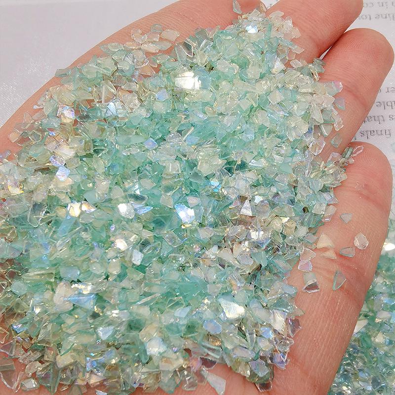 Ručně vyráběné duhové skleněné střepy pro šperky a zdobení nehtů