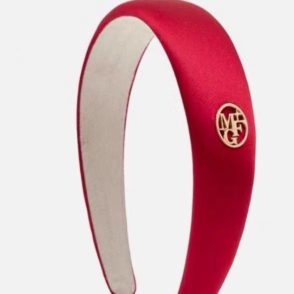 MARITHE Koreanische Trendige Haaraccessoires: Kollektion klassischer Haarspangen, vielseitiger Haarnadeln und stilvoller Stirnbänder.