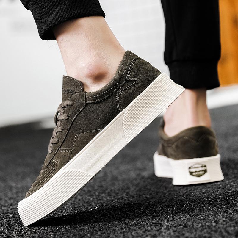 Chaussures de skate 2025 Chaussures décontractées de sport de plein air pour jeunes Tige basse Semelle épaisse Chaussures pour hommes