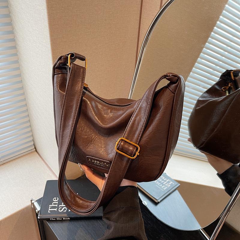 

Large capacity bag women s bag new casual tote bag college student autumn and winter crossbody shoulder dumpling bag темно-коричневого кольору