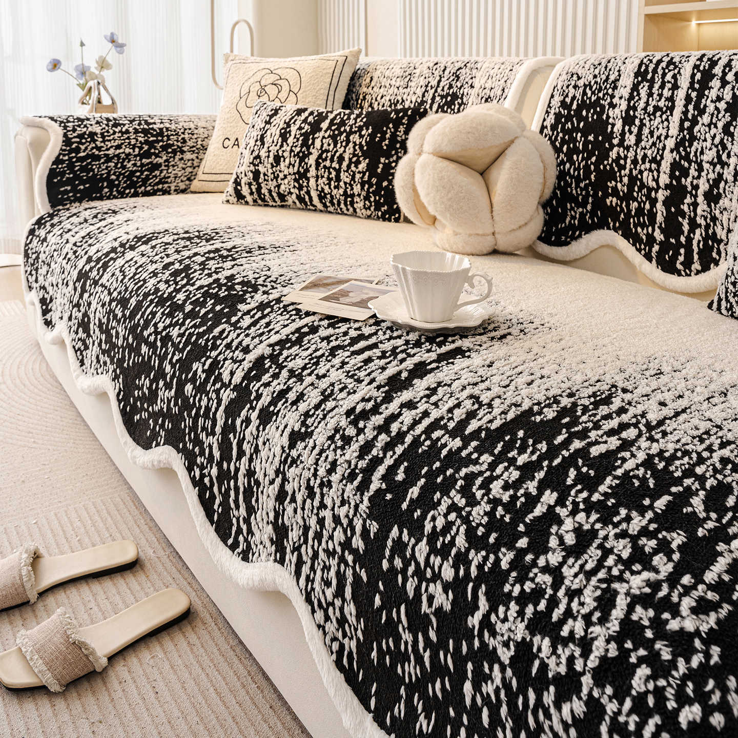 

New Irregular Shaped Sofa Cover Fabric Minimalist and Fluffy Comfortable Sofa Cushion Cover Soft and Thick Fixed and Non Slip 70x70cm чорний