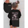 Europäische Größen Mädchen-T-Shirt Gestricktes Oberteil Mit Pony Club Design und dem Spruch 'Ich möchte mit Mama Fußball spielen' im beidseitigen Druck.