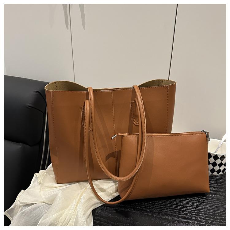

Винтажная сумка-тоут женская 2025 новая модная корейская сумка для поездок на работу с комбинированным дизайном ins большая вместительная сумка на плечо коричневый
