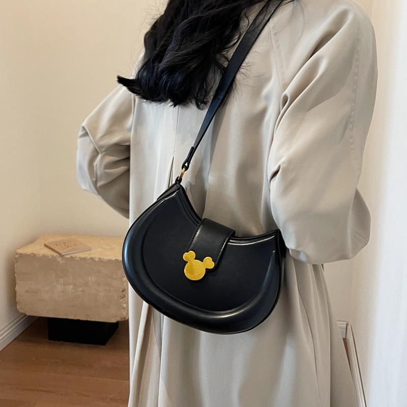 Underarm bag women's 2025 new winter fashion saddle bag niche commuting versatile trend shoulder bag