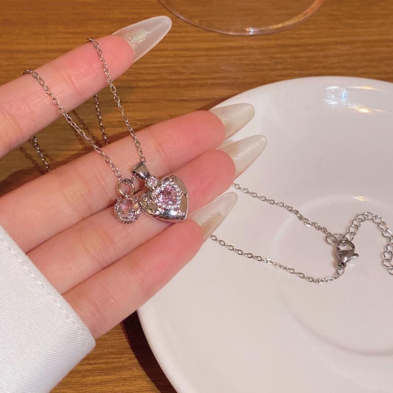 High-end Super Flash Zircon Titanium Steel Necklace Women's Versatile Niche Temperament Silver Collarbone Chain Internet Celebrity New Accessories