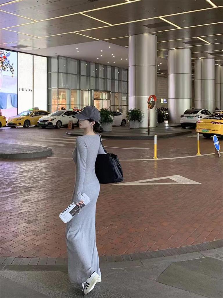 French V-Neck Slim-Fit Knitted Long-Sleeve Dress for Women - Early Autumn 2024 Waist-Cinching Hip-Hugging Style