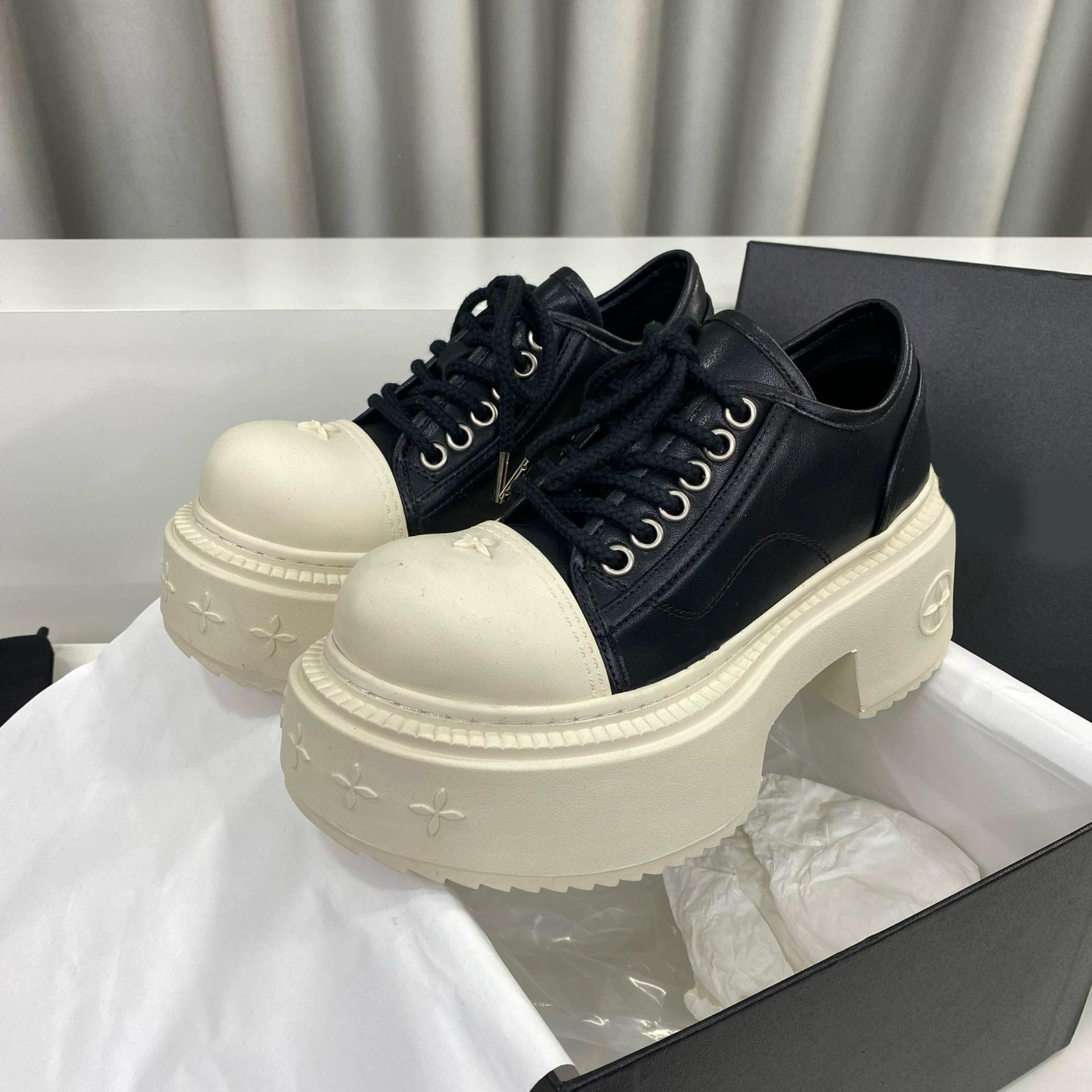 

SMFK Женские туфли дерби на платформе из винтажной кожи с крестообразным цветочным узором - Повседневный холст в стиле панда, уличная одежда, дизайн, увеличивающий рост. Size 38 (Runs Large)