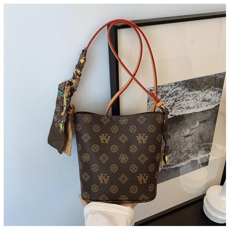 Light luxury retro old flower bucket bag large capacity high-end women's bag fashion light luxury women's shoulder messenger bag