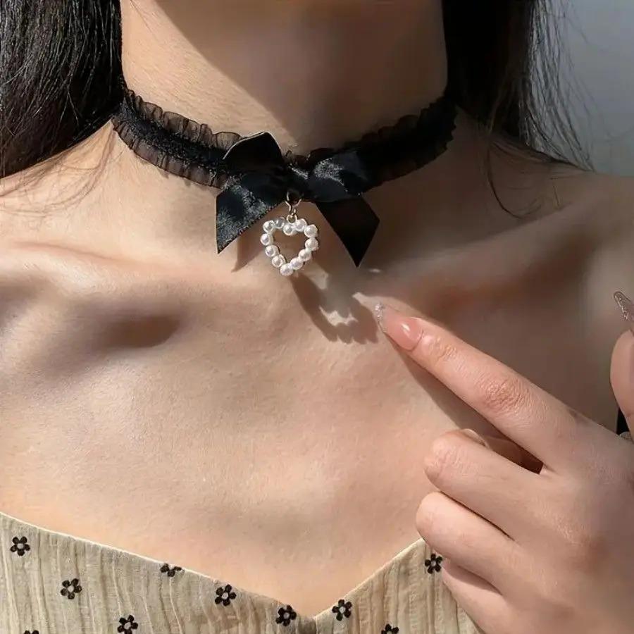 Zoete Satijnen Lint Choker Ketting met Parel Hart Hanger & Doorzichtig Ruche Rand – Schattige Coquette/Kawaii Kraag Sieraden voor Vrouwen