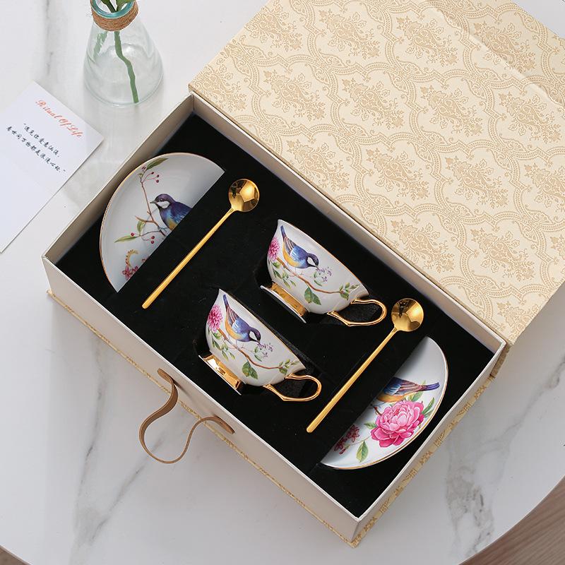 Knochenporzellan Vögel und Blumen Kaffeetasse und Untertasse Set Premium Geschenkbox Blumenvase Tasse Untertasse Löffel Vierer-Tassen-Set Goldener Henkel Tasse und Untertasse Set