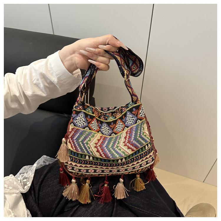 Bohemian Tassel Shoulder Bag for Women Fashion Ethnic Style Crossbody Tote Purse