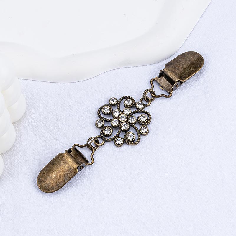 Retro spona na šál: Evropsko-americká brož na svetr a šátek s diamantovým akcentem - Slitinový doplněk proti odhalení