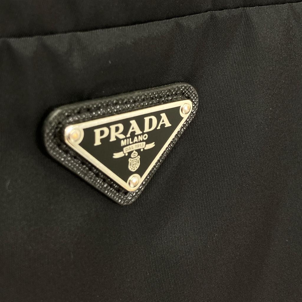 Prada Szorty Re-Nylon 22 lata 22Y884 Spodnie z trójkątną plakietką 38 czarneUżywane