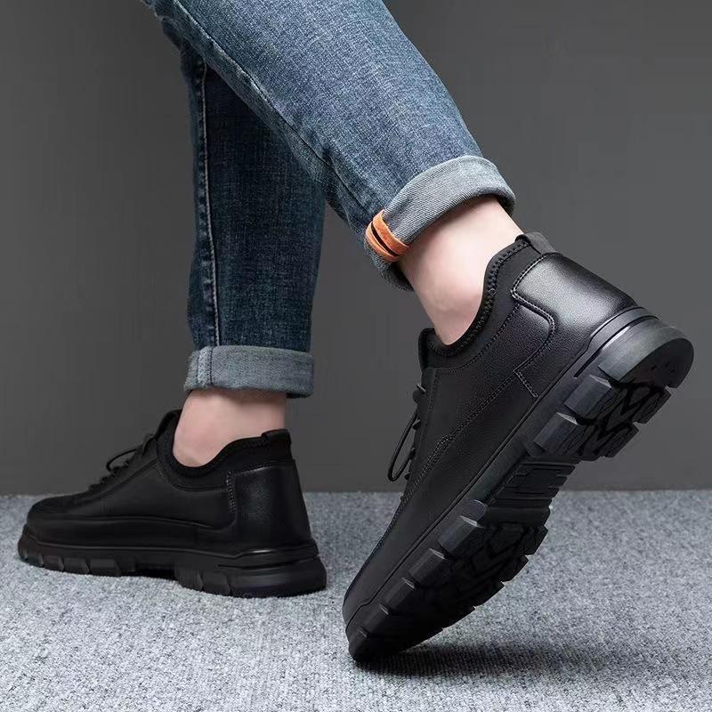 2025 New Men's Korean Style Casual Soft Bottom Breathable Leather Shoes