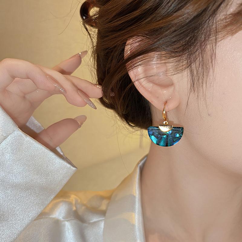 Design Sense Green Texture Fan-shaped Pendant Earrings 2026 New Jewelry Unusual Fashion AccessoriesFor Womens Christmas Earrings