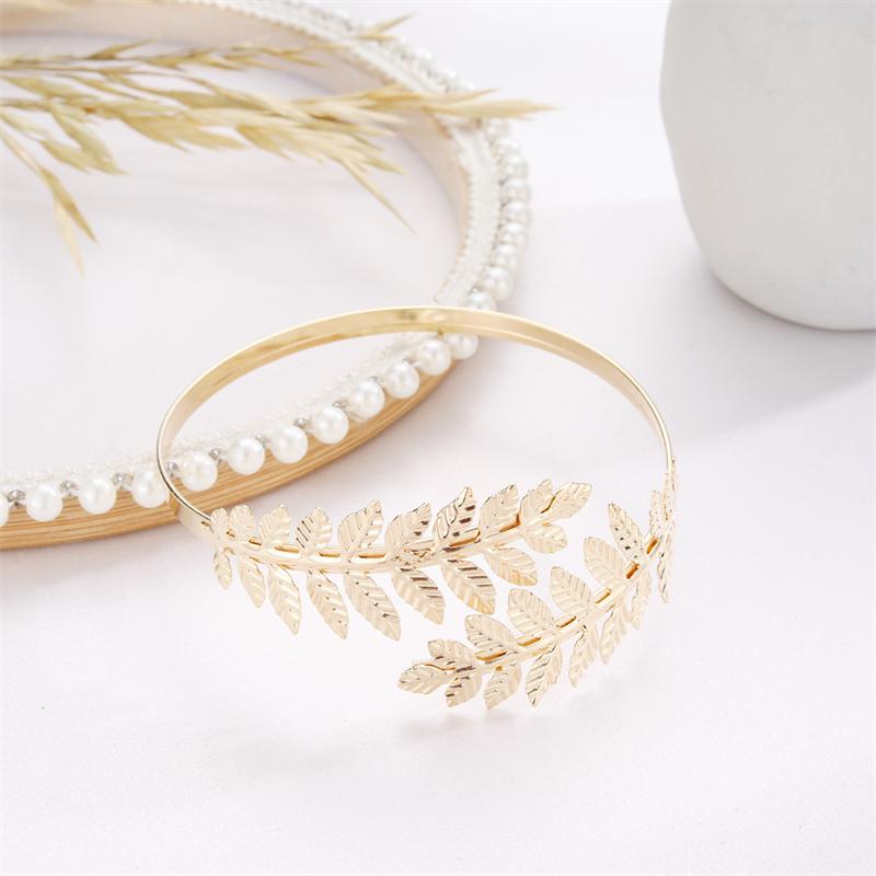 Women's Open Cuff Gold Leaf Bangles European Charming Exaggerated Charm Bracelets for Ladies Beach Vacation Hand Jewelry