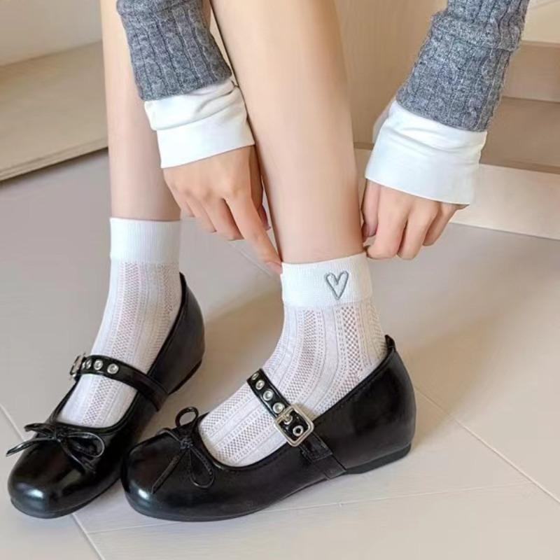 1 Pairs Embroidered Medium Length Socks Women's Autumn Fashion Love Fresh Sweat Absorbing Breathable Black White Girl Socks