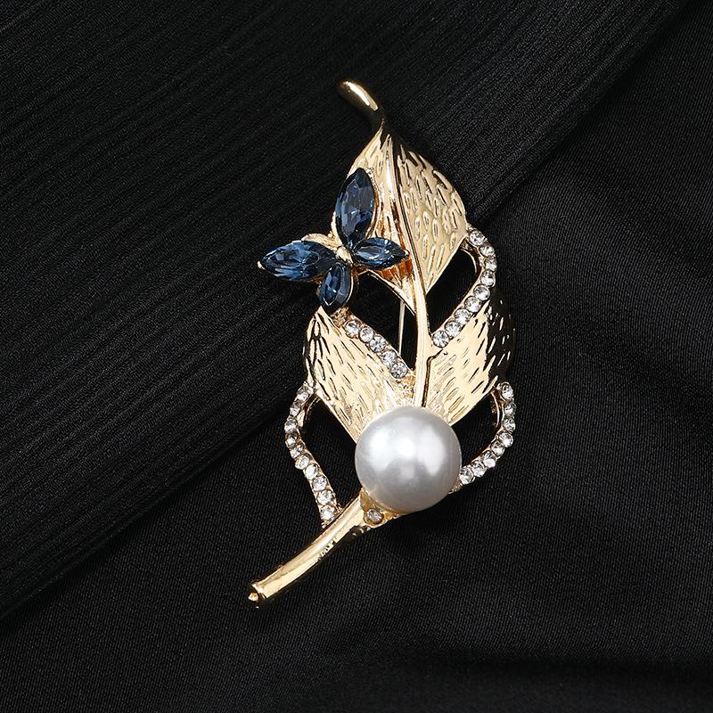 

Design sense leaf butterfly pearl brooch niche temperament high-end crystal pin suit clothes corsage accessories women