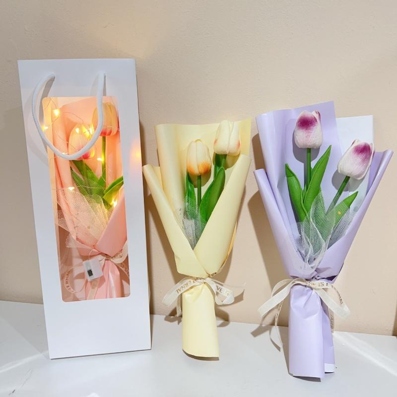 Kreativní ručně držená kytice tulipánů Háčkované květiny Puff se světelnými řetězy Ručně vyráběný dárek ke Dni učitelů, Valentýnu