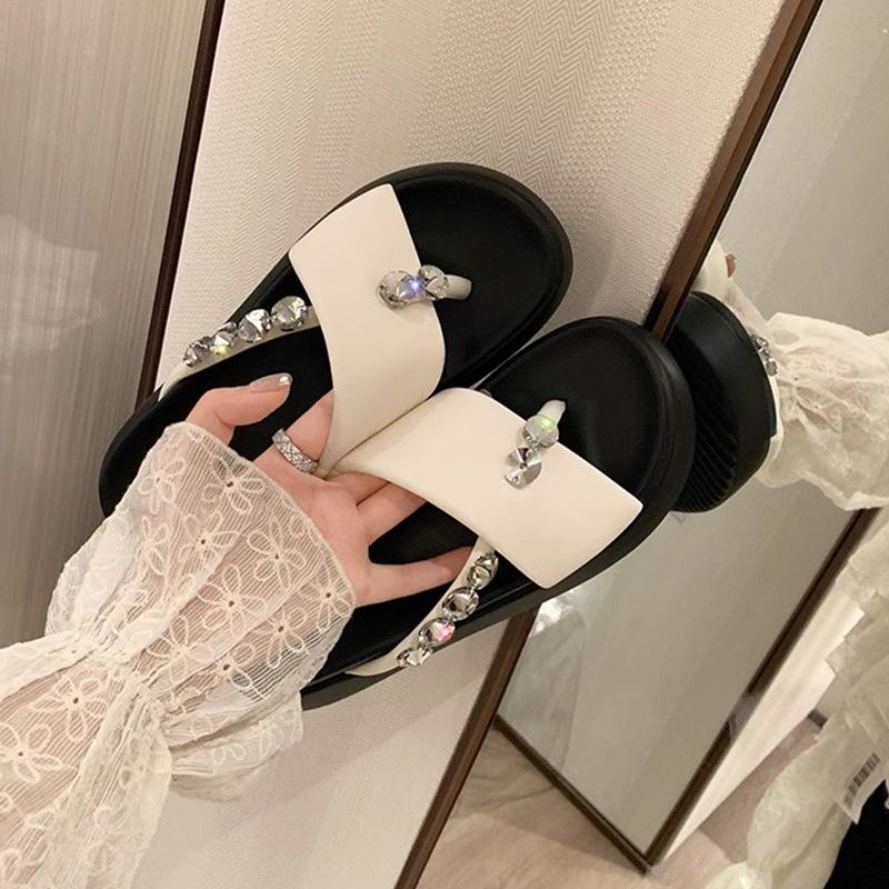 2025 neue kleine Größe 313233 Kakaopuffs, Strasssteine, Füße, Plateausandalen für den Strand, Damensandalen für den Sommer