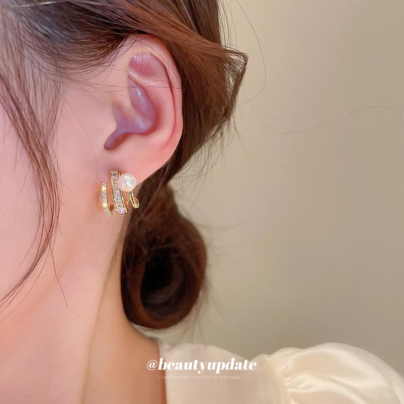 Silver needle zircon diamond pearl claw earrings Japanese and Korean niche design temperament stud earrings simple earrings women