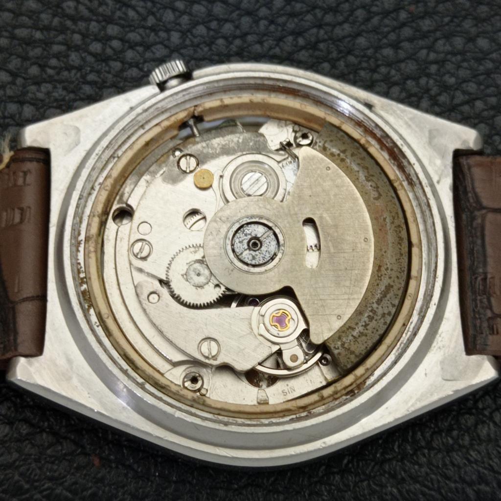 AUTOMATIC VINTAGE SEIKO 5 JAPAN MENS GREEN COLOR DIAL WATCH a701647-5 R206c-a701647