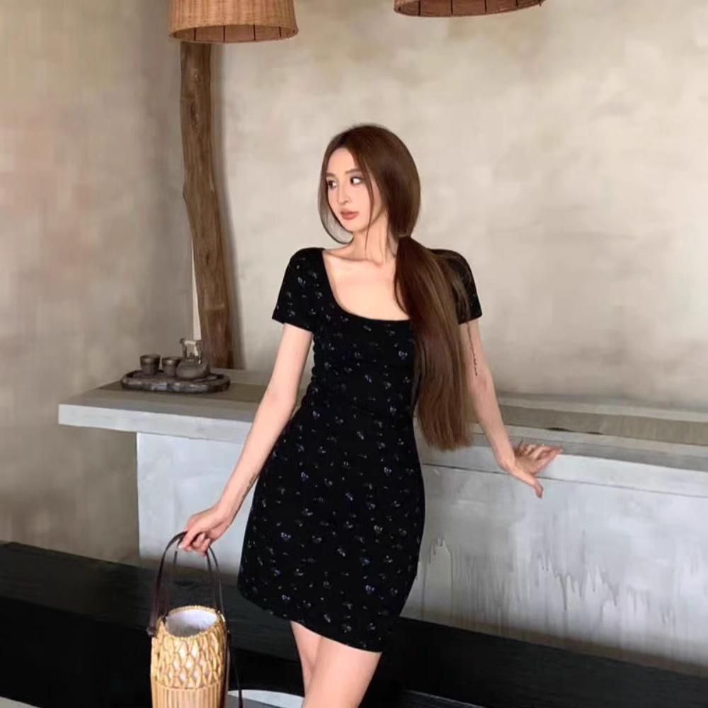 

Маленькое черное платье в цветок в стиле Хепберн: Летняя облегающая футболка с коротким рукавом для женщин Medium