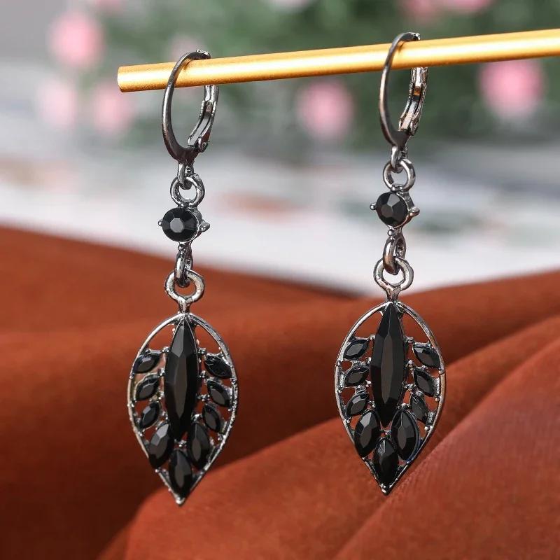New Fashion Trend Zircon Crystal Black Leaf Pendant Earrings for Women Unique Design Temperament Cool Girls Party Jewelry
