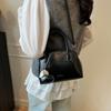 Niche Fashion Hand-carried Shell Bag Women's New Versatile Shoulder Bag Simple Casual Messenger Bag