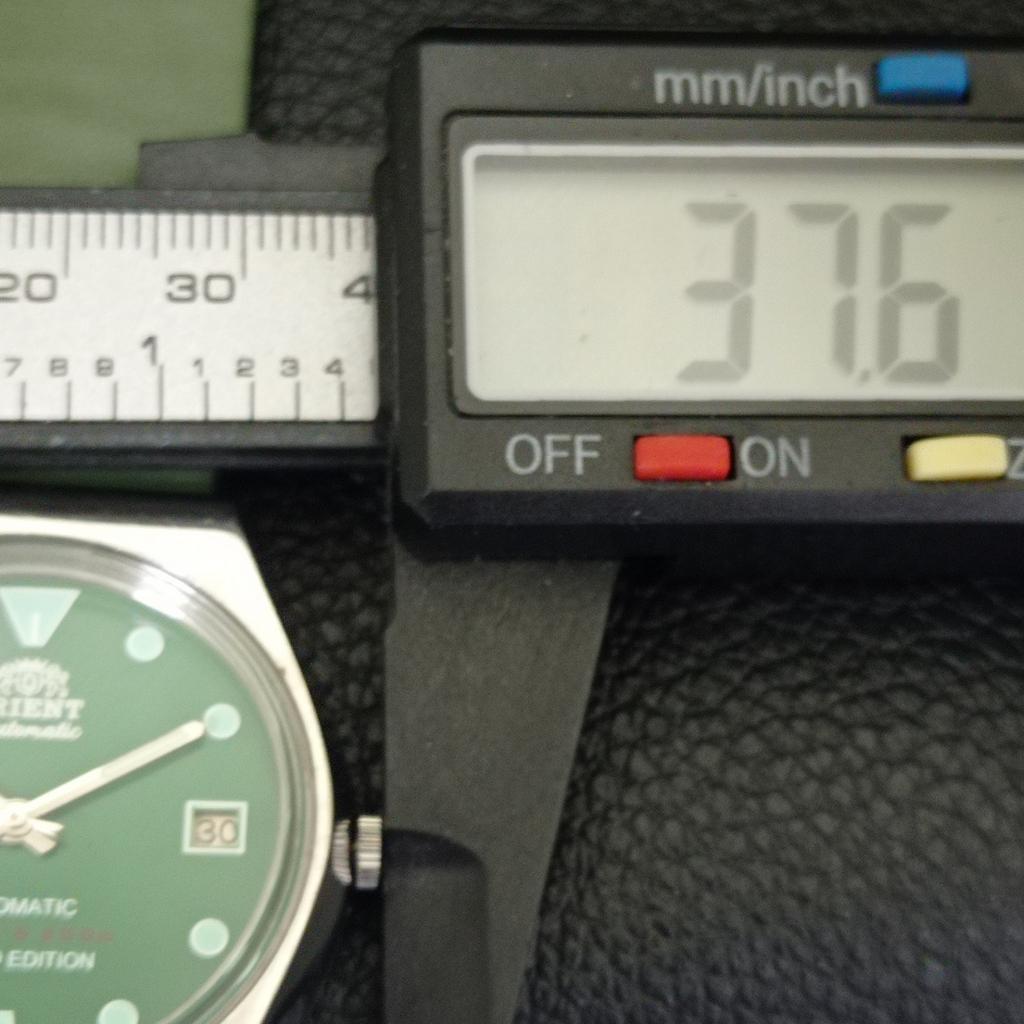 AUTOMATIC 46941 VINTAGE ORIENT JAPAN MENS GREEN COLOR DIAL WATCH a701817-5 R207-a701817