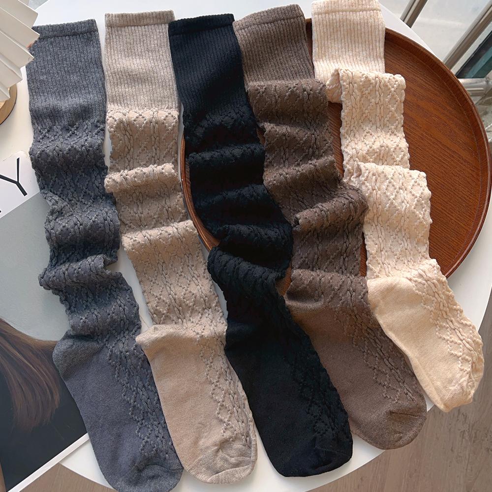 Women Classic Striped Knee High Socks Autumn Black White Gray Thicken Warm Thigh Socks Fashionable Comfortable Long Stockings