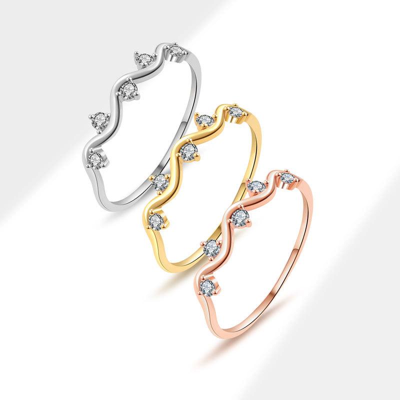 Neuer gewellter kleiner Ring, einfacher und modischer Zehenring, Zirkonring für den kleinen Finger.