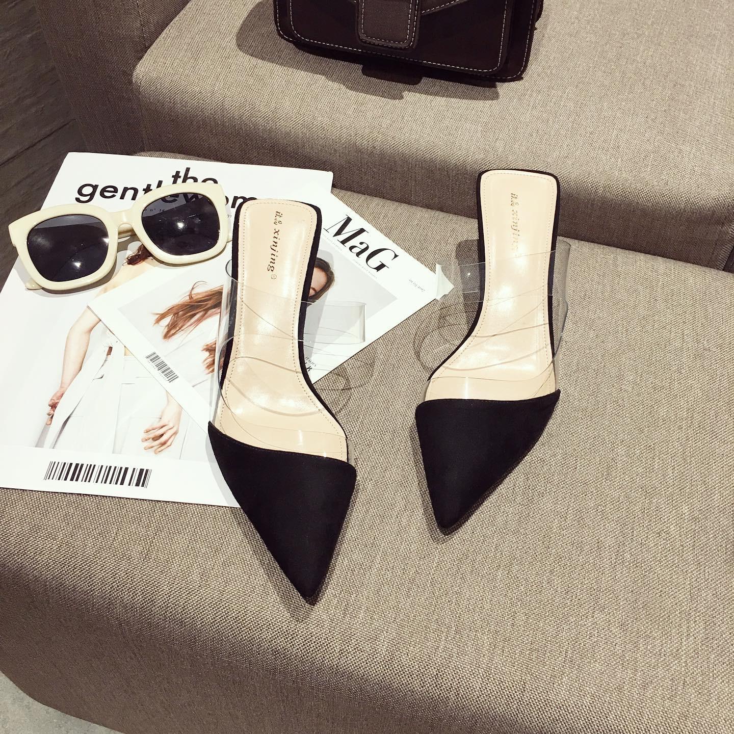 

Модные блестящие серебряные прозрачные тапочки женские странные хрустальные туфли на среднем каблуке летние туфли с острым носком прозрачные узкие сандалии 6 чёрный